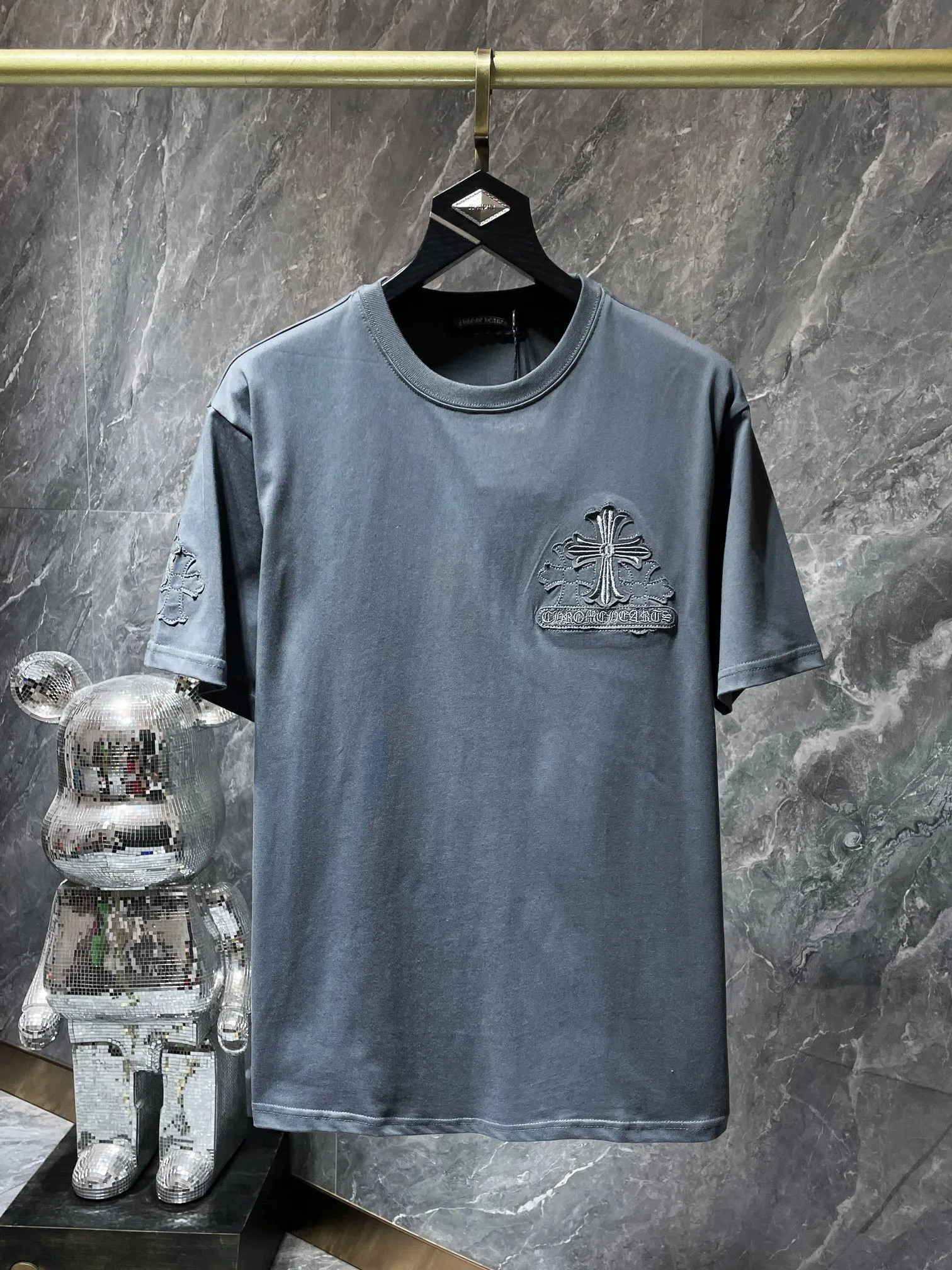 P170 New in summer. Chrome Hearts 25ss High-weight, environmentally friendly and high-quality top-quality fabric 260g~285g Chrome Horseshoe Sanskrit patch short-sleeves Heavy-duty pure hand-cut patch embroidery technology Counter synchronization 1:1 replica version Recommended color: black Gray Size: S, M, L, XL